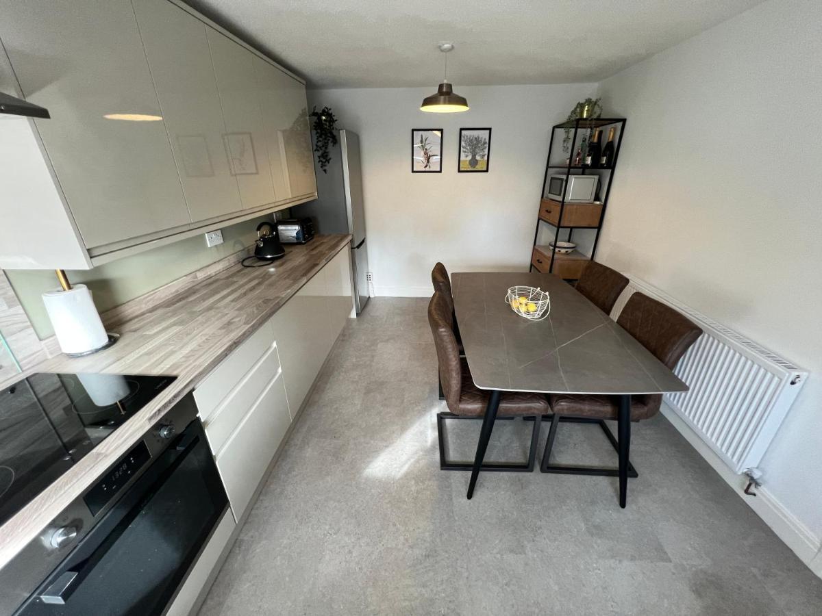 Very Comfy 3 Bed Town House Ashton-under-Lyne ภายนอก รูปภาพ